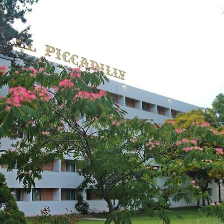 Hotel Piccadilly Мамая Экстерьер фото